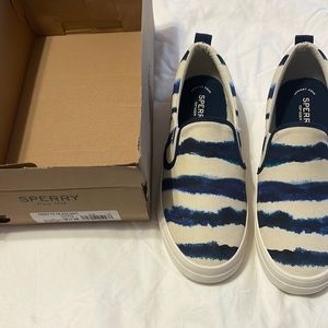 Sperry Women’s TG Tie Dye Navy shoes size 9.5 M. Never worn. NWT.  Memory foam.